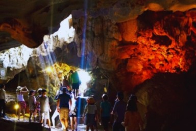 Halong Bay - Thien Canh Son cave - Bai Tu Long bay – Hanoi B, Br)